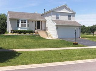 421 Kensington Dr, Streamwood, IL 60107