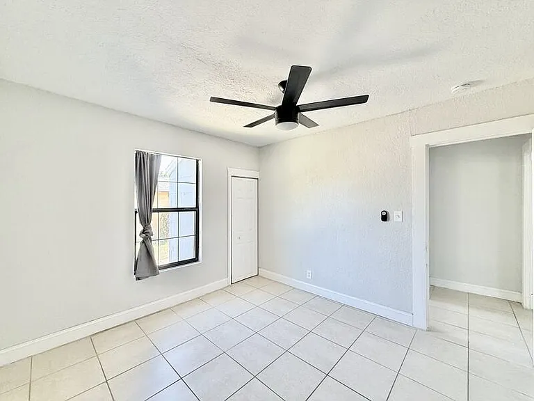 2425 Auburn St S — Photo 30