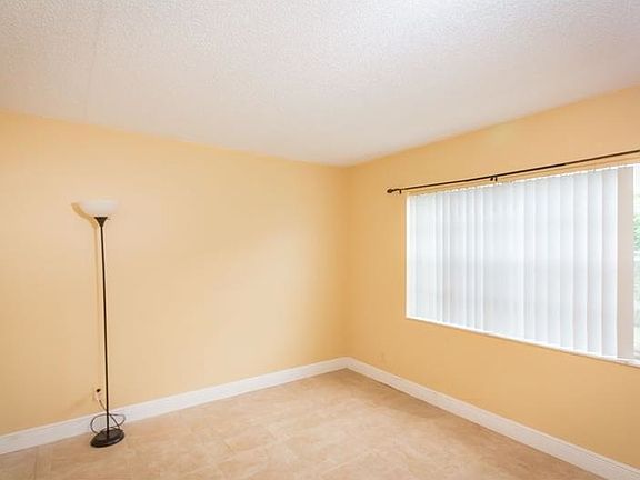 2nd image of 10048 Twin Lakes Dr