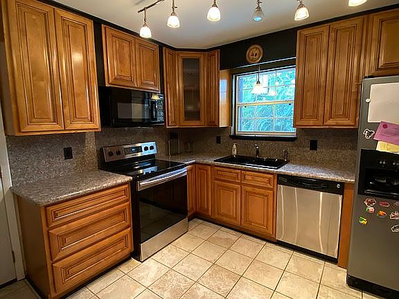 2nd image of 2662 Shenandoah Dr S