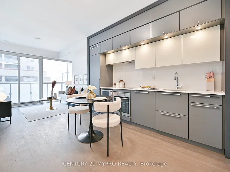 15 Grenville St #1007 — Photo 3