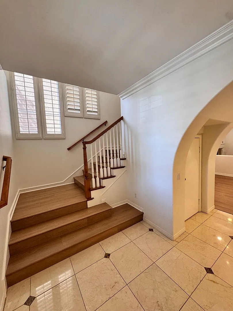 Spacious 3BR/3.5BA Single-Family Home - 326 Manila Ave — Photo 3