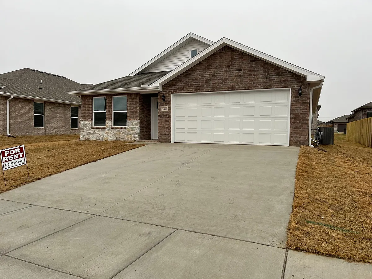 Building Photo - 2051 Wildflower Dr
