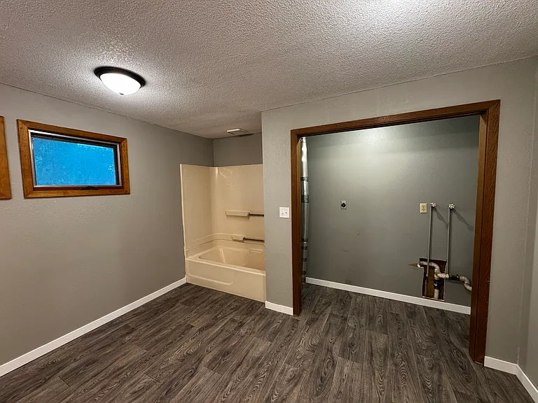 402 Butler Ave #C — Photo 12