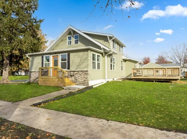 570 NE Cherry Ave, Earlham, IA 50072