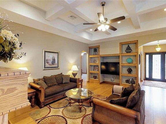 3rd image of 36729 Trailwood Cir