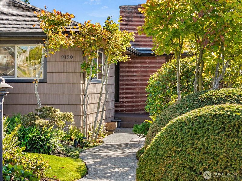 5th image of 2139 E 17th Street