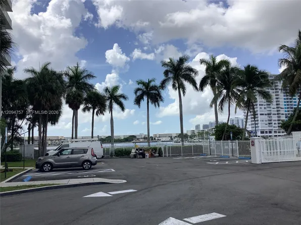 2801 NE 183rd St APT 111W, Aventura, FL 33160