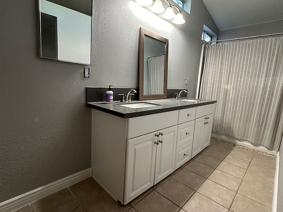 2nd image of 7352 Railroad Ct
