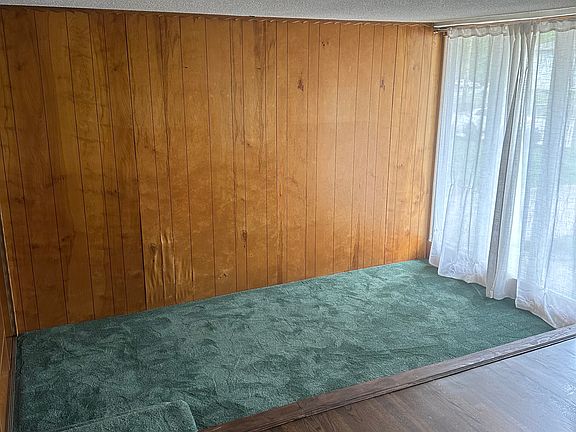 3rd image of 600 NE 72nd St