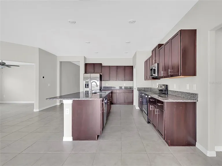16568 Delia St — Photo 20