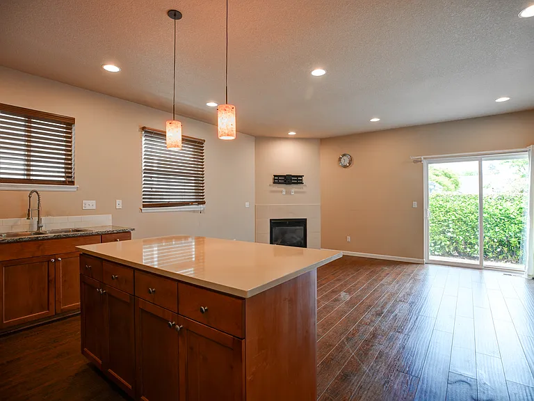 432 NE 136th Ave — Photo 6