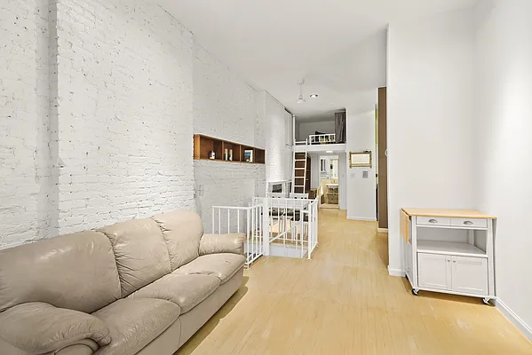 Rented by Cooper & Cooper Real Estate | media 19