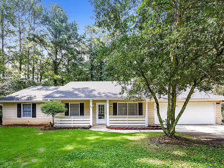 897 Raintree Ct SE — Photo 1