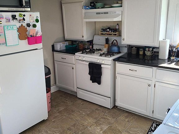 4th image of 161 N College St