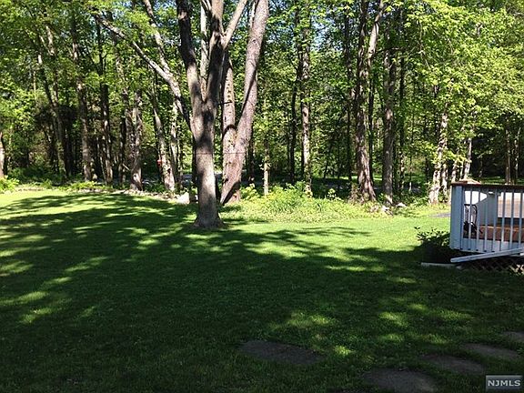 3rd image of 704 Willow Dr