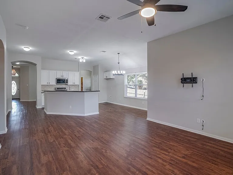 2985 Overland St — Photo 9