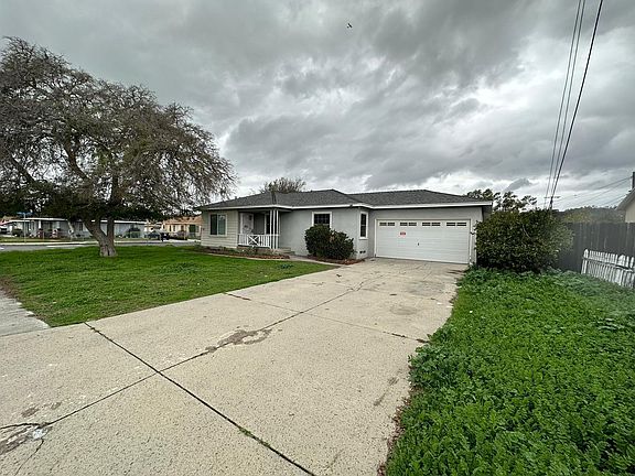 4th image of 1449 Arroyo Ave