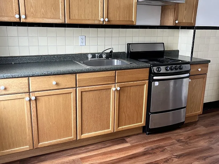 23 Hillside Ave — Photo 3