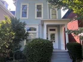 1402 Hepburn Ave, Louisville, KY