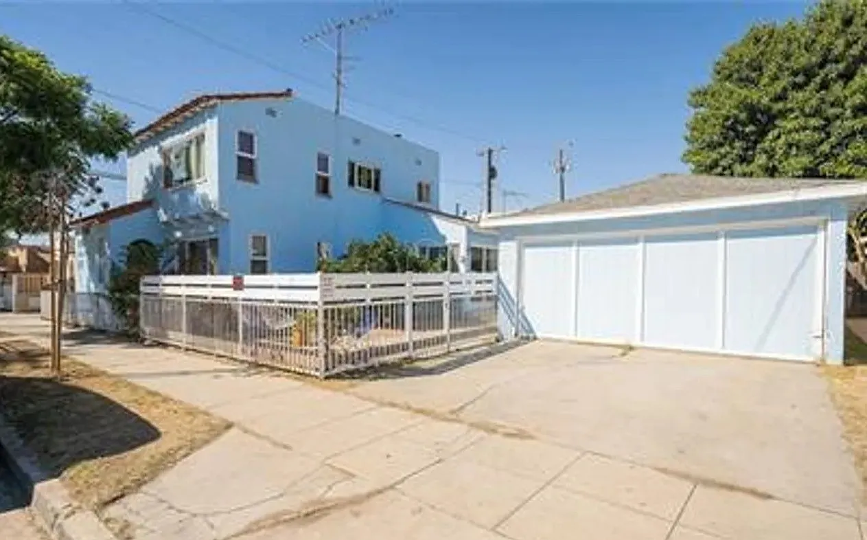 323 W 17th St — Photo 3