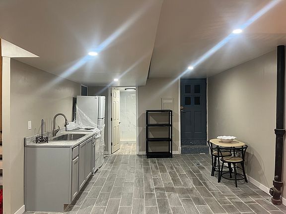 3rd image of 2519 N Pine St #L