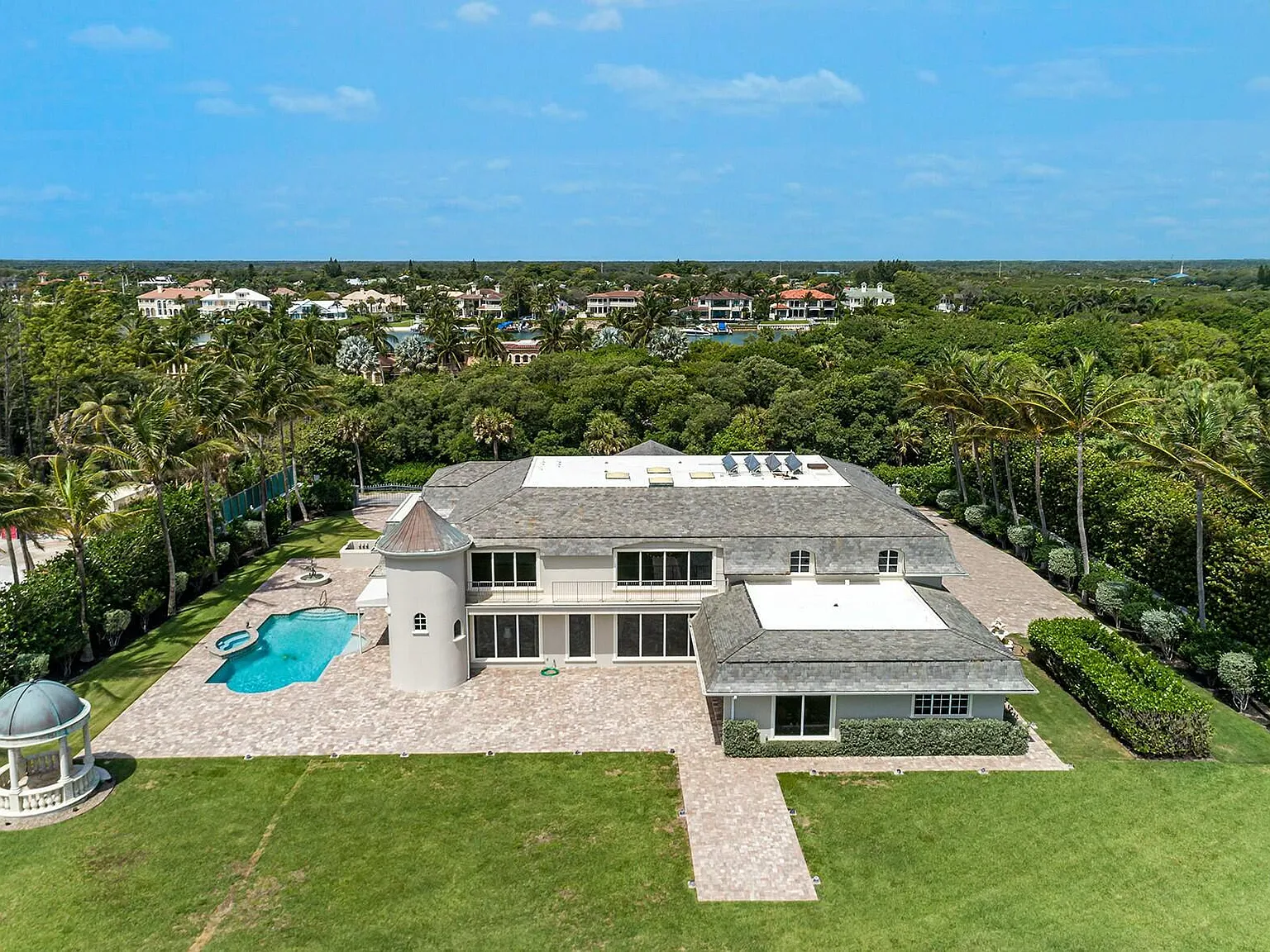 4 bed, 9.0 bath, 8953 sqft, $70,000 — Photo 2