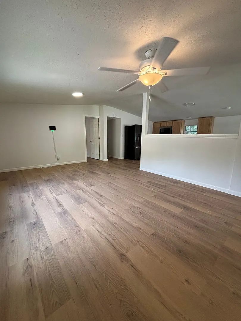 3 bed 2 bath home for rent in Belleville — Photo 3