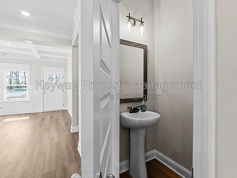 2120 Denmark Ave SE — Photo 4