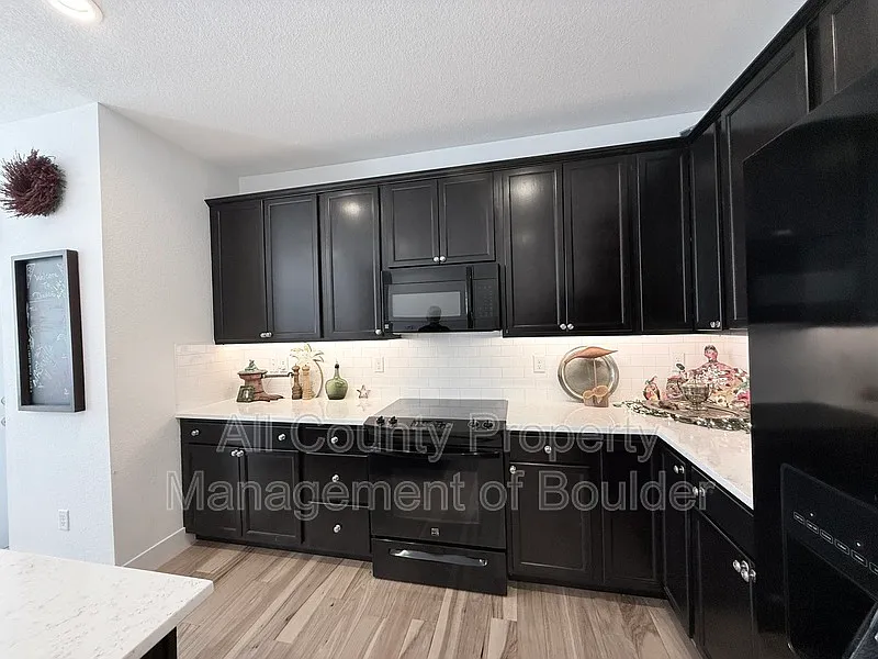 2 bed, 3.0 bath, 2303 sqft, $2,600 — Photo 4