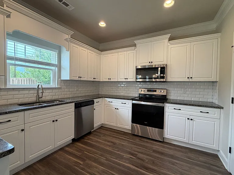1008 Swan Ct — Photo 36