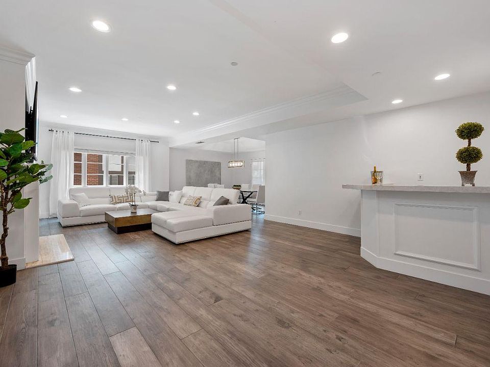 1st image of 405 N Palm Dr APT 203