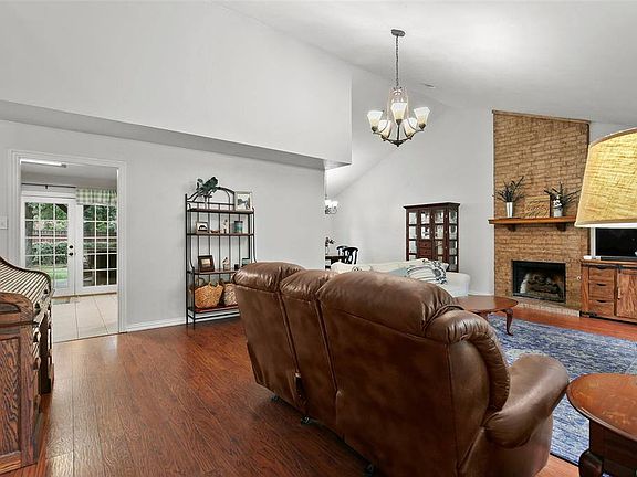 5th image of 3922 Spring Meadow Ln