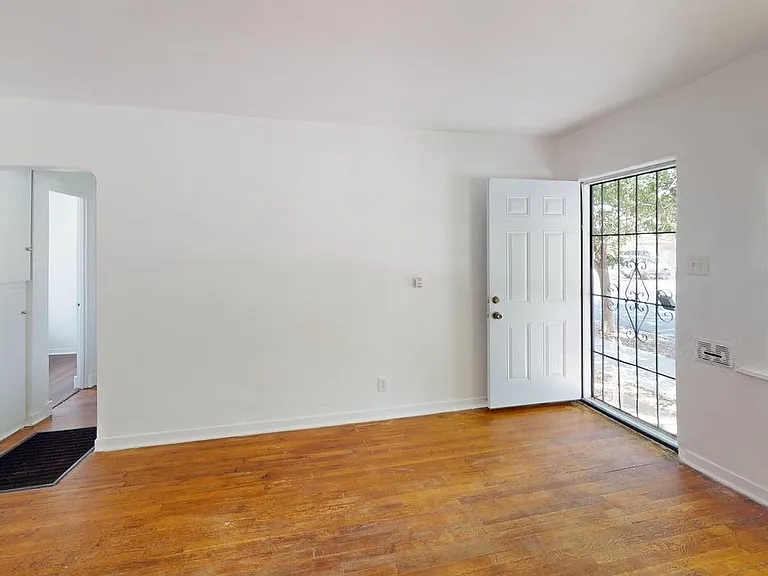 800-Kent-NW-Unit-4-Bedroom 1_06282026