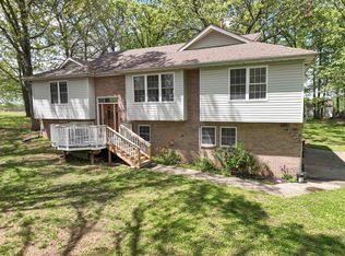 1603 W Emerald Oaks Dr, Nixa, MO 65714