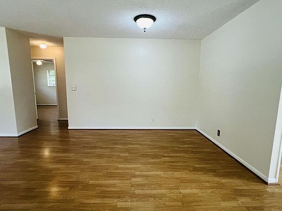 5th image of 6831 Eastview Dr