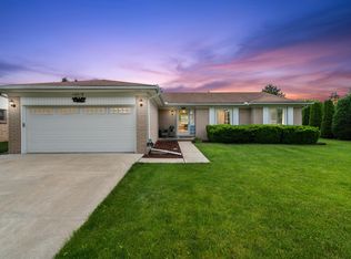 14719 Lakeshore Dr, Sterling Heights, MI 48313