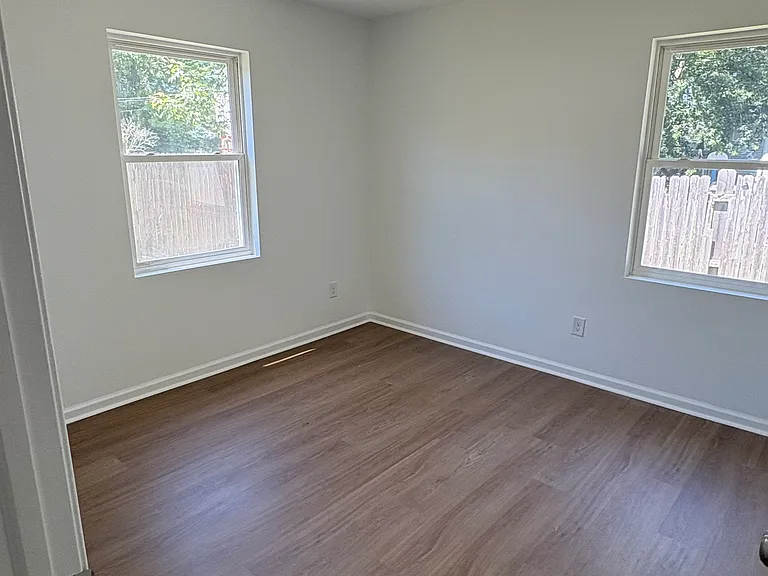 889 Fremont Ave — Photo 10