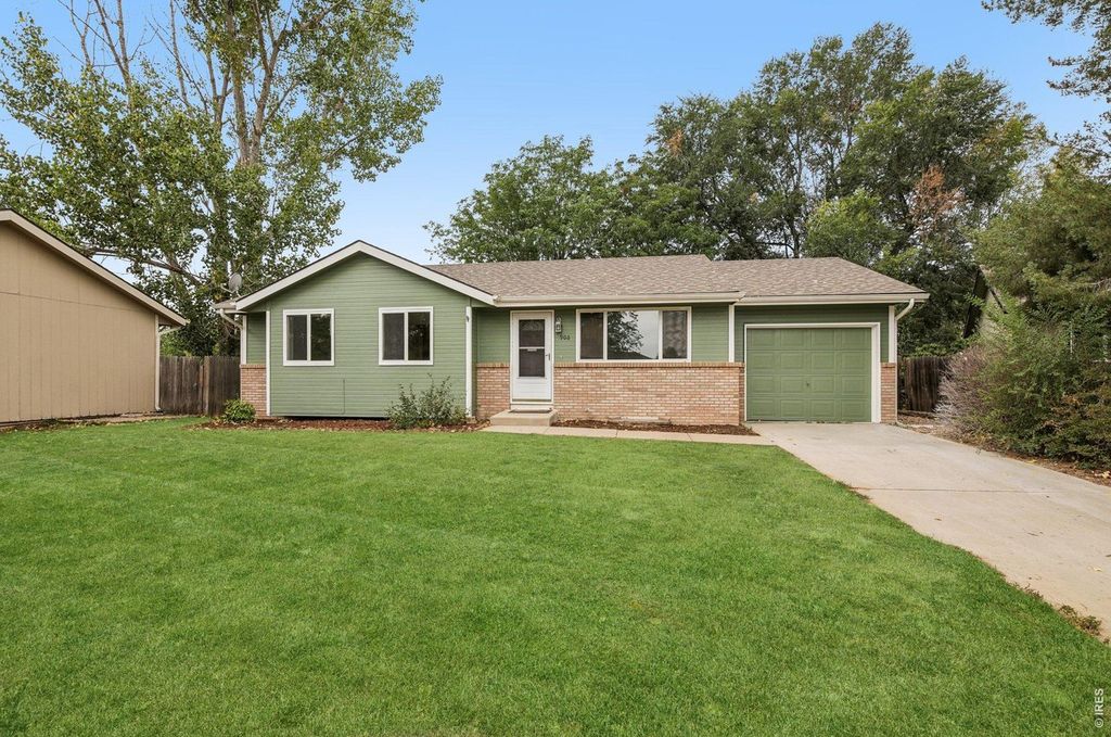 906 Foothills Ct