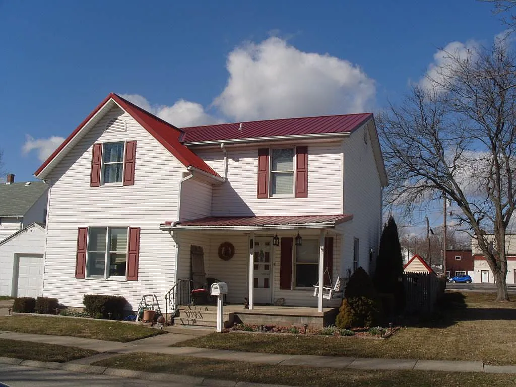 215 W South St photo 1