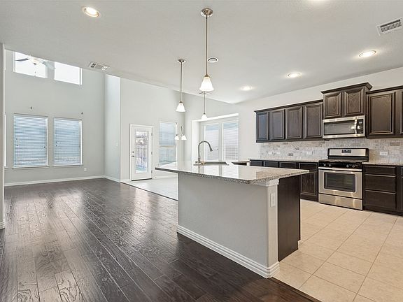 4th image of 2405 Whispering Pines Dr