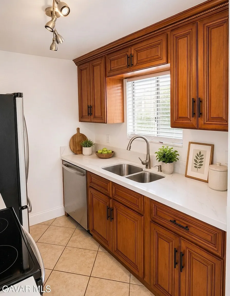 2 bed, 842 sqft, $3,000 — Photo 3