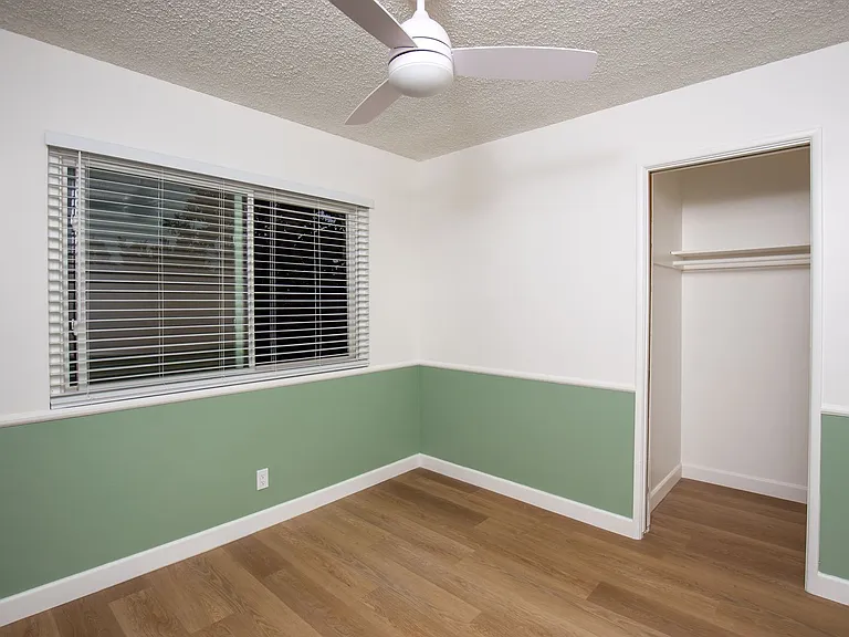 445 E Magnolia Blvd — Photo 29