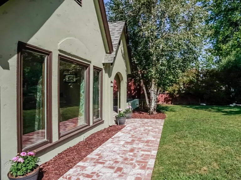 1555 Campus Rd — Photo 3