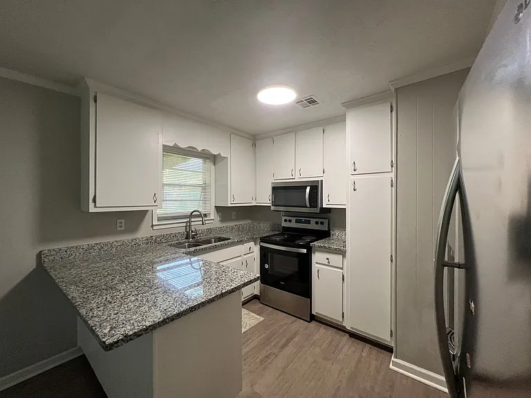 107 Richmond Way — Photo 6