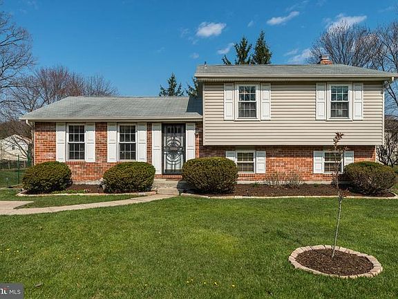 2nd image of 6626 Hunters Wood Cir