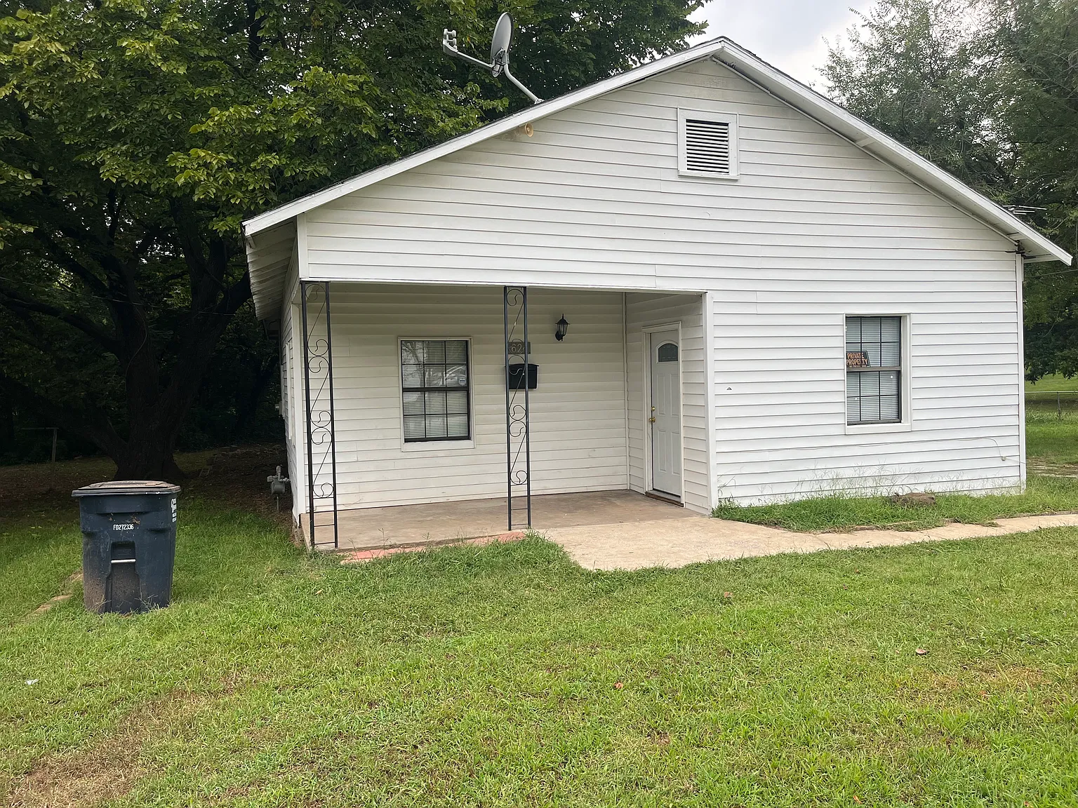 3 bed, 1266 sqft, $900 — Photo 1