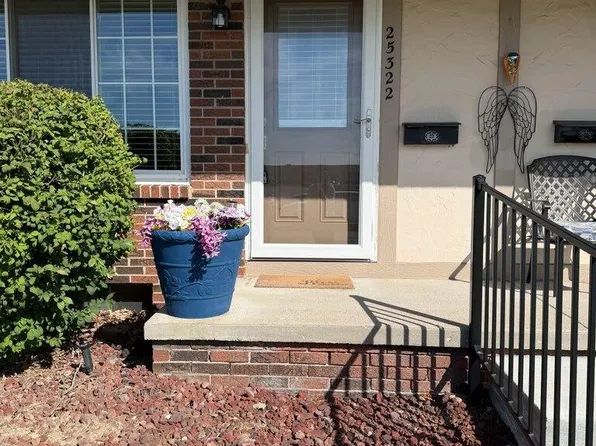 25322 Franklin Ter Unit 7, South Lyon, MI 48178