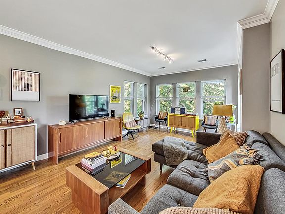 3rd image of 4847 N Rockwell St APT 3