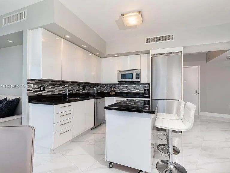 92 SW 3rd St #3901 — Photo 4